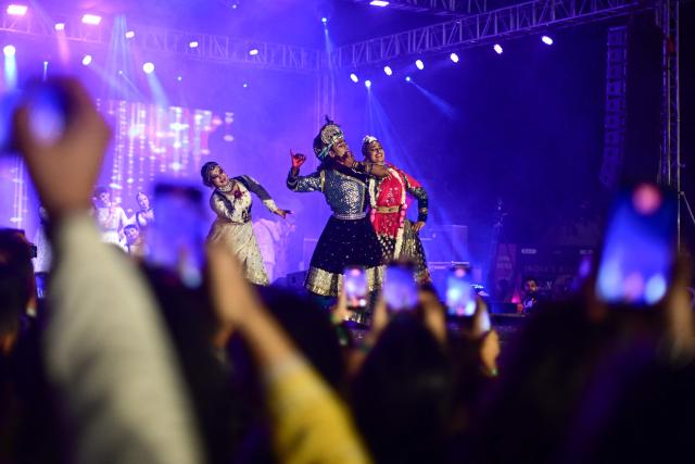 (FILES) Artists dance to Hindu spiritual songs called 'Bhajans' during the Sanatan Journey devotional music festival at the iconic Purana Qila in New Delhi on March 1, 2026. In India's capital, Hindu "bhajan clubbing" is electrifying nightlife, with revellers dancing to traditional devotional songs reimagined through guitars and pounding drumbeats, transforming public venues into spiritual hangouts. (Photo by Manan VATSYAYANA / AFP)