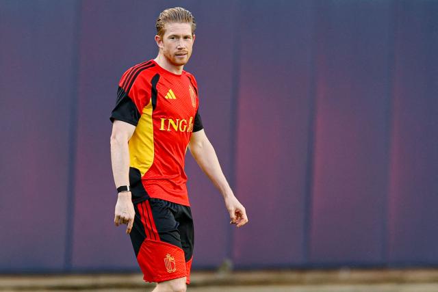 Belgium's midfielder Kevin De Bruyne walks on the field  during a training session at Soldier Field in Chicago, Illinois on March 30, 2026. Belgium is preparing for tomorrow's international friendly match against Mexico, in advance of the 2026 World Cup. (Photo by KAMIL KRZACZYNSKI / AFP)