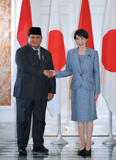 Indonesia's President Prabowo Subianto (L) and Japan's Prime Minister Sanae Takaichi shake hands ahead of their summit meeting at the State Guest House in Tokyo on March 31, 2026. (Photo by JAPAN POOL / JIJI PRESS / AFP) / Japan OUT
