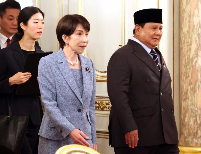 Indonesia's President Prabowo Subianto (R) and Japan's Prime Minister Sanae Takaichi (L) arrive for talks at the Akasaka guesthouse in Tokyo on March 31, 2026. (Photo by YOSHIKAZU TSUNO / POOL / AFP)