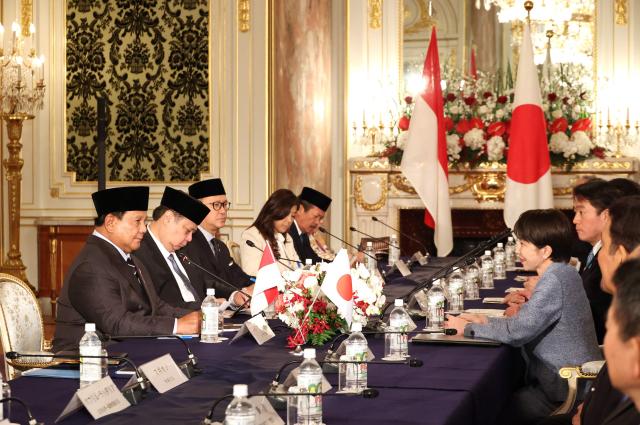 Indonesia's President Prabowo Subianto (L) and Japan's Prime Minister Sanae Takaichi (R) hold talks at the Akasaka guesthouse in Tokyo on March 31, 2026. (Photo by YOSHIKAZU TSUNO / POOL / AFP)
