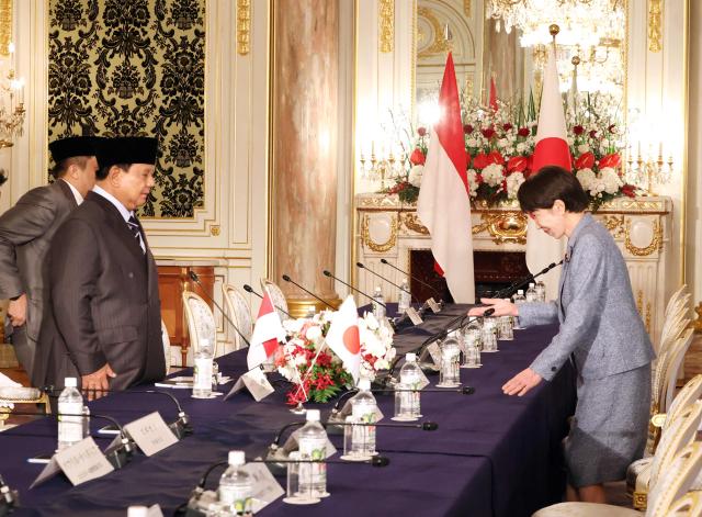Indonesia's President Prabowo Subianto (L) and Japan's Prime Minister Sanae Takaichi (R) take their seats as they hold talks at the Akasaka guesthouse in Tokyo on March 31, 2026. (Photo by YOSHIKAZU TSUNO / POOL / AFP)