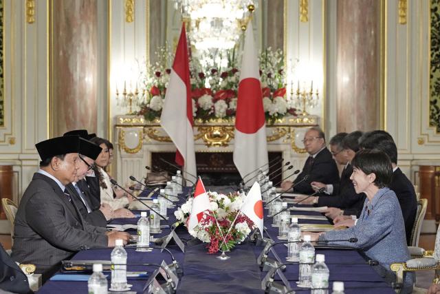 Indonesia's President Prabowo Subianto (L) and Japan's Prime Minister Sanae Takaichi (R) hold their meeting at the State Guest House in Tokyo on March 31, 2026. (Photo by JAPAN POOL / JIJI PRESS / AFP) / Japan OUT