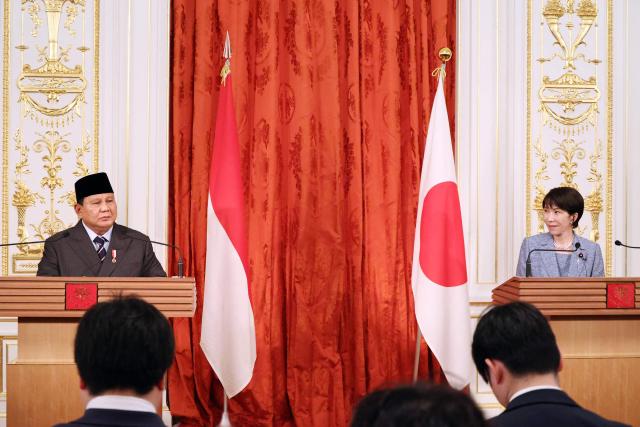 Indonesia's President Prabowo Subianto (L) and Japan's Prime Minister Sanae Takaichi (R) give press statements after their meeting at the Akasaka guesthouse in Tokyo on March 31, 2026. (Photo by YOSHIKAZU TSUNO / POOL / AFP)