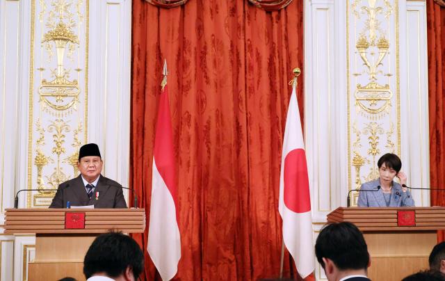 Indonesia's President Prabowo Subianto (L) and Japan's Prime Minister Sanae Takaichi (R) give press statements after their meeting at the Akasaka guesthouse in Tokyo on March 31, 2026. (Photo by YOSHIKAZU TSUNO / POOL / AFP)