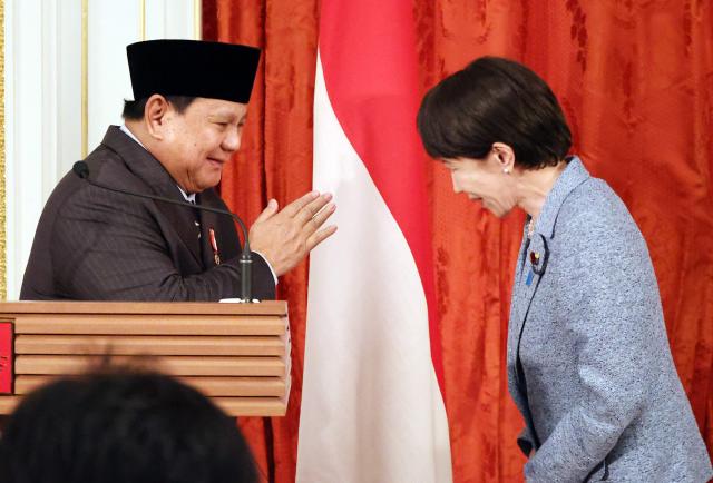 Indonesia's President Prabowo Subianto (L) and Japan's Prime Minister Sanae Takaichi (R) exchange greetings after delivering press statements at the Akasaka guesthouse in Tokyo on March 31, 2026. (Photo by YOSHIKAZU TSUNO / POOL / AFP)