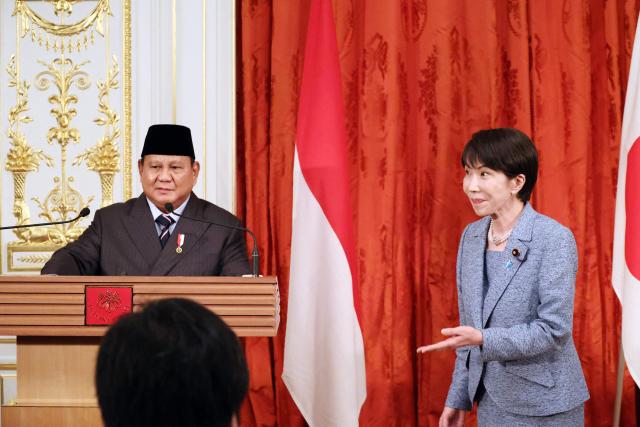 Indonesia's President Prabowo Subianto (L) looks on as Japan's Prime Minister Sanae Takaichi (R) gestures before leaving for lunch after their press statements at the Akasaka guesthouse in Tokyo on March 31, 2026. (Photo by YOSHIKAZU TSUNO / POOL / AFP)
