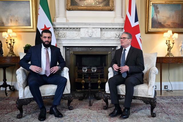 Syria's President Ahmed al-Sharaa (L) is welcomed by Britain's Prime Minister Keir Starmer ahead of their meeting at 10 Downing Street in central London on March 31, 2026. (Photo by JUSTIN TALLIS / POOL / AFP)