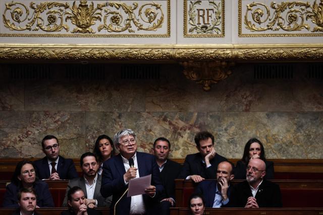 La France Insoumise - Nouveau Front Populaire's MP Eric Coquerel (C) speaks during a session of questions to the government at The National Assembly, France's lower house of parliament in Paris on March 31, 2026. (Photo by Anne-Christine POUJOULAT / AFP)