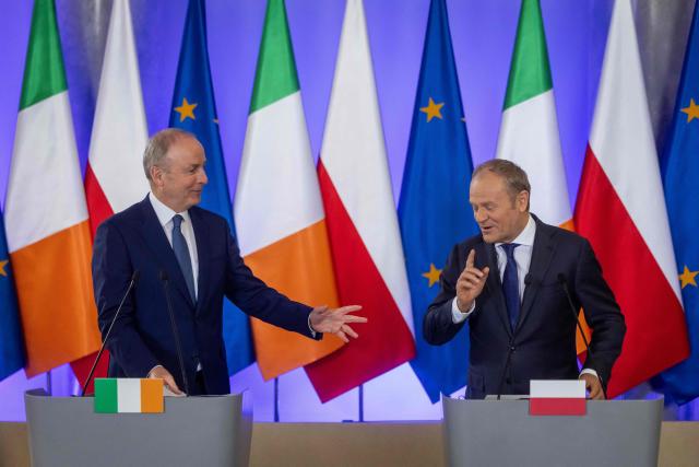 Irland's Prime Minister Micheal Martin (L) and Poland's Prime Ministewr Donald Tusk react as they hold a joint press conference after their meeting in the government building in Warsaw, Poland, on March 31, 2026. (Photo by Wojtek RADWANSKI / AFP)