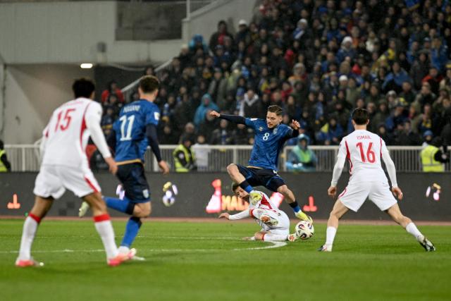 Kosovo's midfielder #08 Florent Muslija (C) fights for the ball during the FIFA World Cup 2026 European qualification final football match between Kosovo and Turkey at the Fadil Vokrri stadium in Pristina on March 31, 2026. (Photo by Armend NIMANI / AFP)