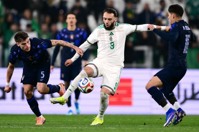Algeria’s forward #09 Amine Gouiri (C) fights for the ball with Uruguay’s midfielder #05 Manuel Ugarte (L) during the friendly international football match between Algeria and Uruguay at the Allianz Stadium in Turin on March 31, 2026. (Photo by MARCO BERTORELLO / AFP)
