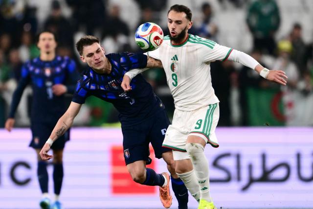 Algeria’s forward #09 Amine Gouiri (R) fights for the ball with Uruguay’s midfielder #05 Manuel Ugarte (C) during the friendly international football match between Algeria and Uruguay at the Allianz Stadium in Turin on March 31, 2026. (Photo by MARCO BERTORELLO / AFP)