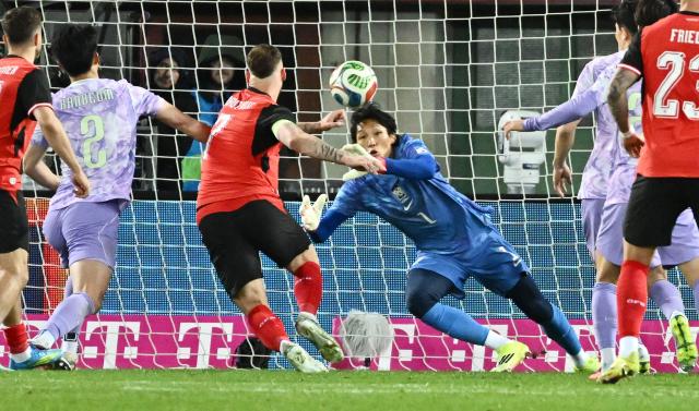 South Korea's goalkeeper #01 Kim Seung-gyu (C, R) saves the ball from Austria's forward #07 Marko Arnautovic (C, L) during a friendly football match between Austria and South Korea in Vienna, Austria, on March 31, 2026. (Photo by Joe Klamar / AFP)
