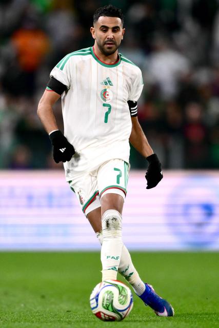 Algeria’s forward #07 Riyad Mahrez controls the ball during the friendly international football match between Algeria and Uruguay at the Allianz Stadium in Turin on March 31, 2026. (Photo by MARCO BERTORELLO / AFP)