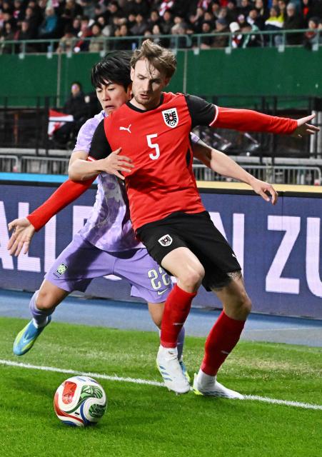 Austria's defender #05 Stefan Posch  (R) and South Korea's defender #22 Seol Young-woo vie for the ball during a friendly football match between Austria and South Korea in Vienna, Austria, on March 31, 2026. (Photo by Joe Klamar / AFP)