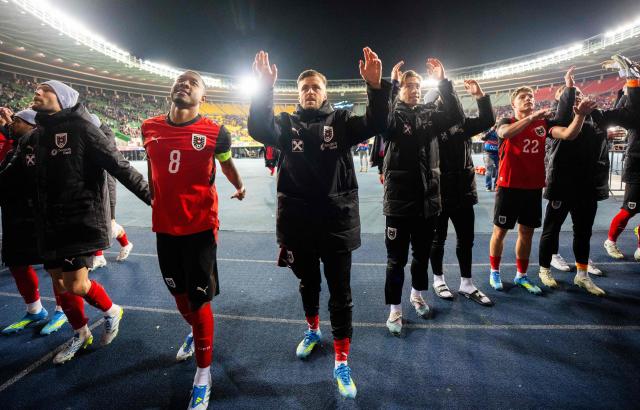 Austria's team celebrates with fans after a friendly football match between Austria and South Korea in Vienna, Austria, on March 31, 2026. (Photo by GEORG HOCHMUTH / APA / AFP) / Austria OUT