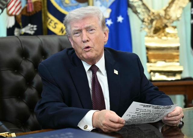 US President Donald Trump speaks to the press after signing an executive order in the Oval Office of the White House in Washington, DC, on March 31, 2026. (Photo by Brendan SMIALOWSKI / AFP)
