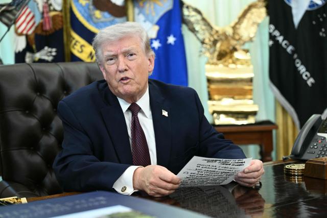 US President Donald Trump speaks to the press after signing an executive order in the Oval Office of the White House in Washington, DC, on March 31, 2026. (Photo by Brendan SMIALOWSKI / AFP)