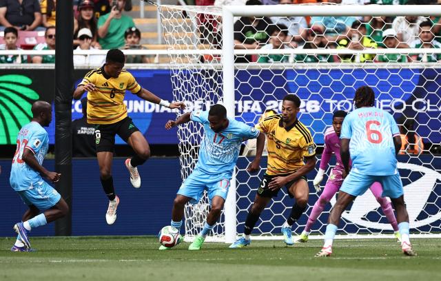 DR Congo's forward #17 Cedric Bakambu fights for the ball with Jamaica's defender #06 Richard King and midfielder #05 Ethan Pinnock during the 2026 FIFA World Cup qualifiers final playoff football match between the Democratic Republic of the Congo and Jamaica at the Akron Stadium in Zapopan, Jalisco state, Mexico, on March 31, 2026. (Photo by Ulises Ruiz / AFP)