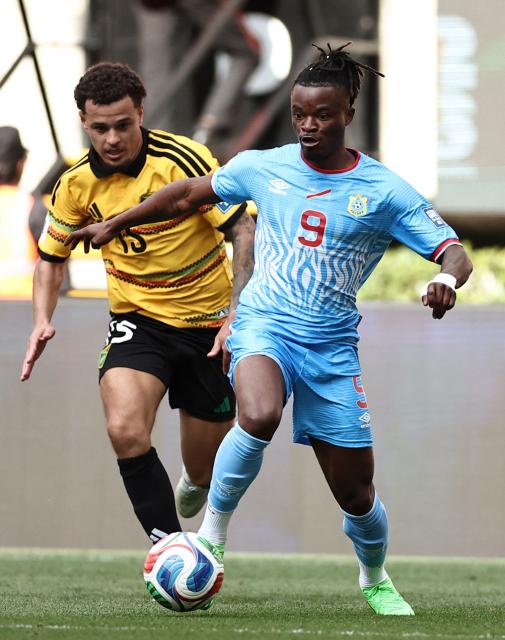 Jamaica's defender #15 Joel Latibeaudiere (L) and DR Congo's midfielder #09 Brian Cipenga fight for the ball during the 2026 FIFA World Cup qualifiers final playoff football match between the Democratic Republic of the Congo and Jamaica at the Akron Stadium in Zapopan, Jalisco state, Mexico, on March 31, 2026. (Photo by Ulises Ruiz / AFP)