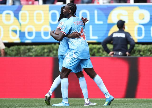 DR Congo's defender #04 Axel Tuanzebe (R) celebrates with teammate defender #02 Aaron Wan-Bissaka after scoring a goal in extra time during the 2026 FIFA World Cup qualifiers final playoff football match between the Democratic Republic of the Congo and Jamaica at the Akron Stadium in Zapopan, Jalisco state, Mexico, on March 31, 2026. (Photo by Ulises Ruiz / AFP)