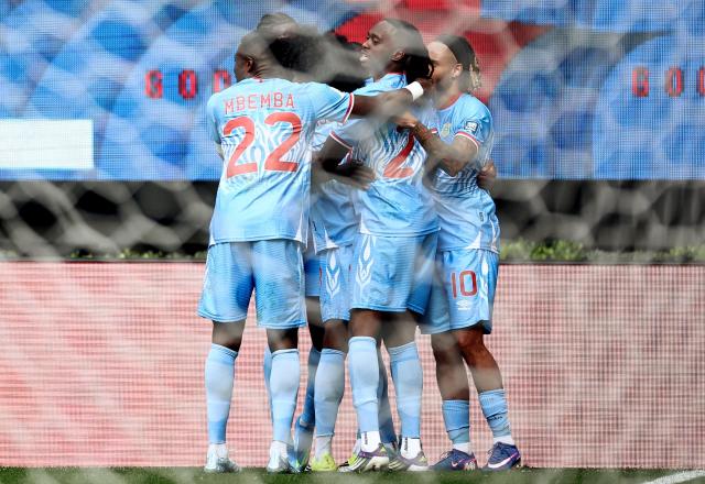 DR Congo's defender #04 Axel Tuanzebe (unseen) celebrates with teammates after scoring a goal in extra time during the 2026 FIFA World Cup qualifiers final playoff football match between the Democratic Republic of the Congo and Jamaica at the Akron Stadium in Zapopan, Jalisco state, Mexico, on March 31, 2026. (Photo by Ulises Ruiz / AFP)