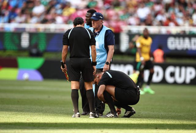 Argentine referee Facundo Tello gets injured during the 2026 FIFA World Cup qualifiers final playoff football match between the Democratic Republic of the Congo and Jamaica at the Akron Stadium in Zapopan, Jalisco state, Mexico, on March 31, 2026. (Photo by Ulises Ruiz / AFP)