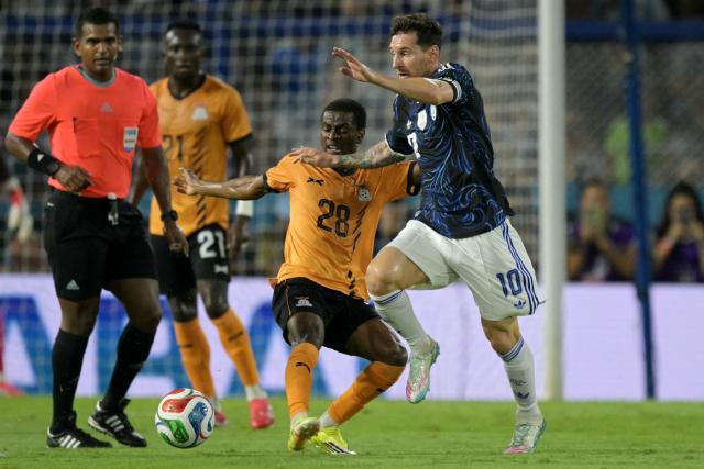 Zambia's midfielder #28 David Simukonda and Argentina's forward #10 Lionel Messi fight for the ball during a friendly football match between Argentina and Zambia at La Bombonera stadium in Buenos Aires on March 31, 2026. (Photo by JUAN MABROMATA / AFP)