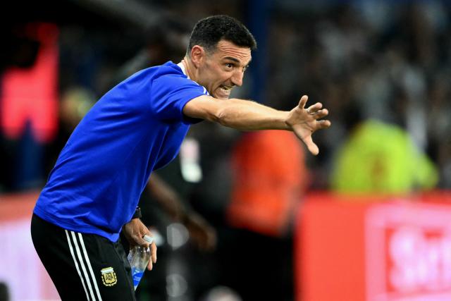 Argentina's head coach Lionel Scaloni gestures during a friendly football match between Argentina and Zambia at La Bombonera stadium in Buenos Aires on March 31, 2026. (Photo by Luis ROBAYO / AFP)
