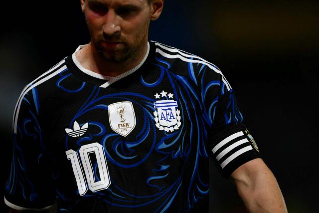 Argentina's forward #10 Lionel Messi gestures during a friendly football match between Argentina and Zambia at La Bombonera stadium in Buenos Aires on March 31, 2026. (Photo by Luis ROBAYO / AFP)