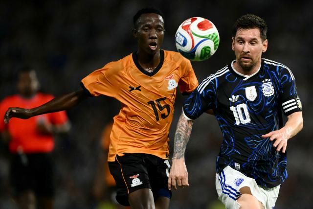 TOPSHOT - Zambia's midfielder #15 Given Kalusa and Argentina's forward #10 Lionel Messi fight for the ball during a friendly football match between Argentina and Zambia at La Bombonera stadium in Buenos Aires on March 31, 2026. (Photo by Luis ROBAYO / AFP)