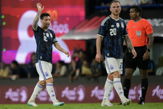 Argentina's forward #10 Lionel Messi gestures next to teammate midfielder #20 Alexis Mac Allister during a friendly football match between Argentina and Zambia at La Bombonera stadium in Buenos Aires on March 31, 2026. (Photo by JUAN MABROMATA / AFP)