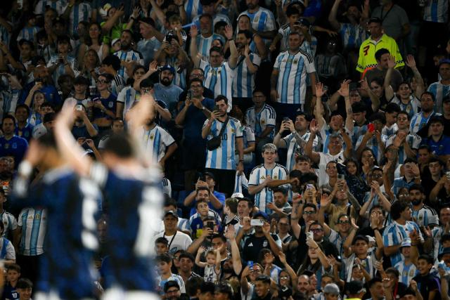 TOPSHOT - Agentine fans celebrate their second goal scored by Argentina's forward #10 Lionel Messi during a friendly football match between Argentina and Zambia at La Bombonera stadium in Buenos Aires on March 31, 2026. (Photo by Luis ROBAYO / AFP)