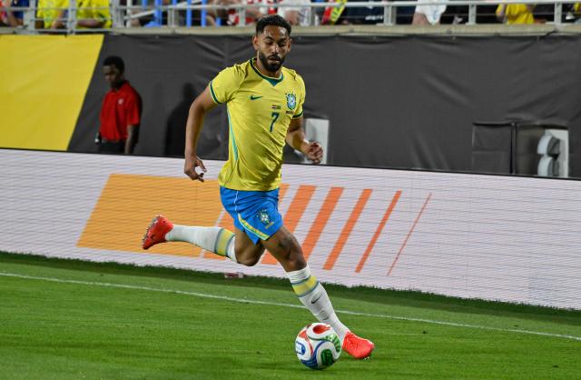 Brazil's forward #07 Matheus Cunha runs with the ball during a friendly football match between Brazil and Croatia at Camping World Stadium in Orlando, Florida, on March 31, 2026. (Photo by MIGUEL J RODRIGUEZ CARRILLO / AFP)