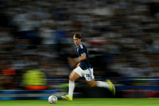TOPSHOT - This slow shutter photograph shows Argentina's midfielder #18 Nico Paz running with the ball during a friendly football match between Argentina and Zambia at La Bombonera stadium in Buenos Aires on March 31, 2026. (Photo by Luis ROBAYO / AFP)