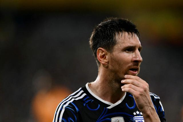 Argentina's forward #10 Lionel Messi gestures during a friendly football match between Argentina and Zambia at La Bombonera stadium in Buenos Aires on March 31, 2026. (Photo by Luis ROBAYO / AFP)