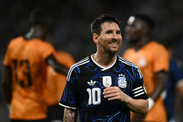 Argentina's forward #10 Lionel Messi gestures during a friendly football match between Argentina and Zambia at La Bombonera stadium in Buenos Aires on March 31, 2026. (Photo by Luis ROBAYO / AFP)