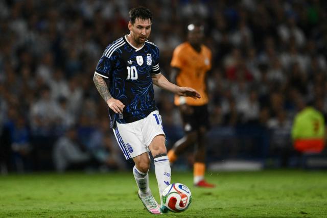 Argentina's forward #10 Lionel Messi kicks the ball during a friendly football match between Argentina and Zambia at La Bombonera stadium in Buenos Aires on March 31, 2026. (Photo by Luis ROBAYO / AFP)
