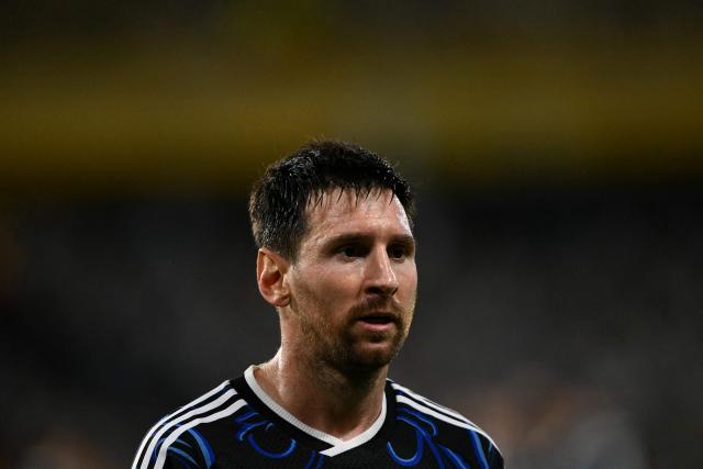 Argentina's forward #10 Lionel Messi gestures during a friendly football match between Argentina and Zambia at La Bombonera stadium in Buenos Aires on March 31, 2026. (Photo by Luis ROBAYO / AFP)