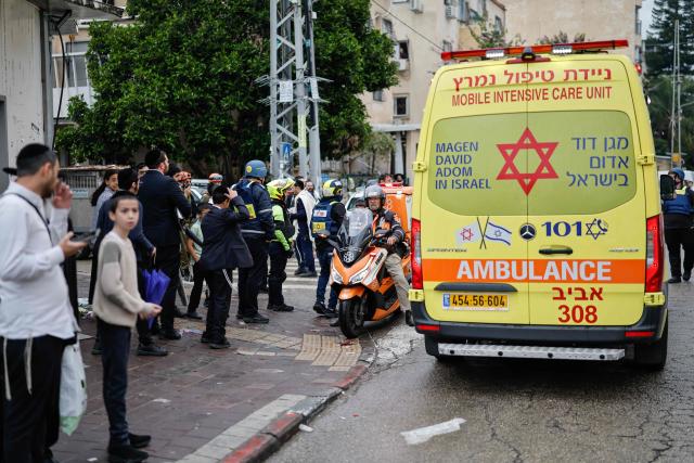First responders work at the scene of an impact following an Iranian strike over Bnei Brak in central Israel on April 1, 2026. The Israeli military said its air defences responded to a missile attack from Iran on April 1, with warning sirens activated across central Israel. (Photo by Marco Longari / AFP) / 