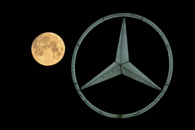 TOPSHOT - Tha waxing gibbous moon is pictured behind the giant Mercedes-Benz logo in Frankfurt am Main, western Germany, on early April 1, 2026 on the eve of April full moon, also known as "Pink Moon". (Photo by Kirill KUDRYAVTSEV / AFP)