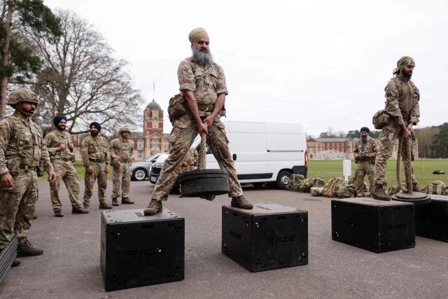 Soldiers from the Defence Sikh Network and British Army take part in Holla Mohalla, the annual Sikh military festival, celebrating Sikh martial traditions at the Royal Military Academy at Sandhurst on April 01, 2026. Participants took part in a soldier Role fitness test, traditional Sikh martial arts, traditional Sikh military games, and Rang colour powder throwing. The centuries old festival is held in the spirit of fierce but well natured competition and aims to promote courage, preparation, and readiness. Sikhs have been serving in the British Army since the 1800s. (Photo by Adrian DENNIS / AFP)