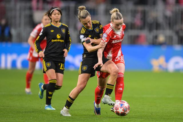 Manchester United's Swedish midfielder #18 Julia Zigiotti Olme (2nd R) and Bayern Munich's German forward #20 Franziska Kett (R) vie for the ball during the UEFA Women's Champions League, Quarter Final second-leg football match between FC Bayern Munich and Manchester United in Munich on April, 1 2026. (Photo by Markus FISCHER / AFP)