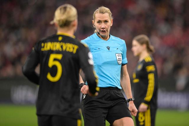 Swedish referee Tess Olofsson reacts during the UEFA Women's Champions League, Quarter Final second-leg football match between FC Bayern Munich and Manchester United in Munich on April, 1 2026. (Photo by Markus FISCHER / AFP)