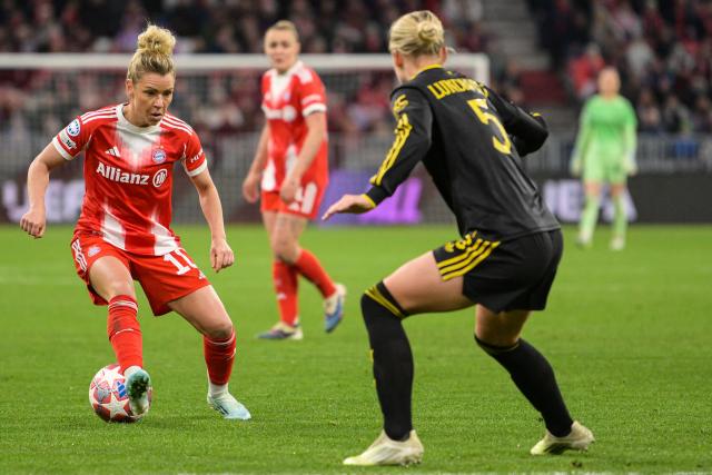 Bayern Munich's German midfielder #10 Linda Dallmann (L) and Manchester United's Swedish defender #05 Hanna Lundkvist vie for the ball during the UEFA Women's Champions League, Quarter Final second-leg football match between FC Bayern Munich and Manchester United in Munich on April, 1 2026. (Photo by Markus FISCHER / AFP)