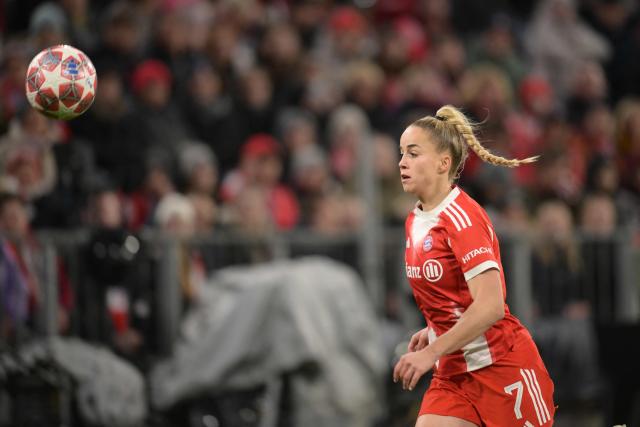 Bayern Munich's German defender #07 Giulia Gwinn plays the ball during the UEFA Women's Champions League, Quarter Final second-leg football match between FC Bayern Munich and Manchester United in Munich on April, 1 2026. (Photo by Markus FISCHER / AFP)