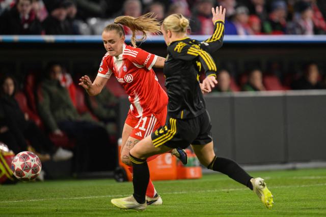 Bayern Munich's English midfielder #31 Georgia Stanway and Manchester United's Swedish defender #05 Hanna Lundkvist vie for the ball during the UEFA Women's Champions League, Quarter Final second-leg football match between FC Bayern Munich and Manchester United in Munich on April, 1 2026. (Photo by Markus FISCHER / AFP)