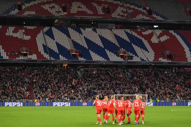 Bayern Munich's team celebrates the 1-1 during the UEFA Women's Champions League, Quarter Final second-leg football match between FC Bayern Munich and Manchester United in Munich on April, 1 2026. (Photo by Markus FISCHER / AFP)