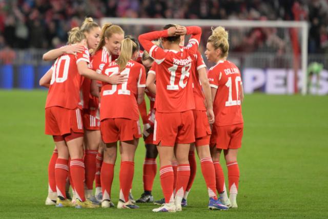Bayern Munich's team celebrates the 1-1 during the UEFA Women's Champions League, Quarter Final second-leg football match between FC Bayern Munich and Manchester United in Munich on April, 1 2026. (Photo by Markus FISCHER / AFP)